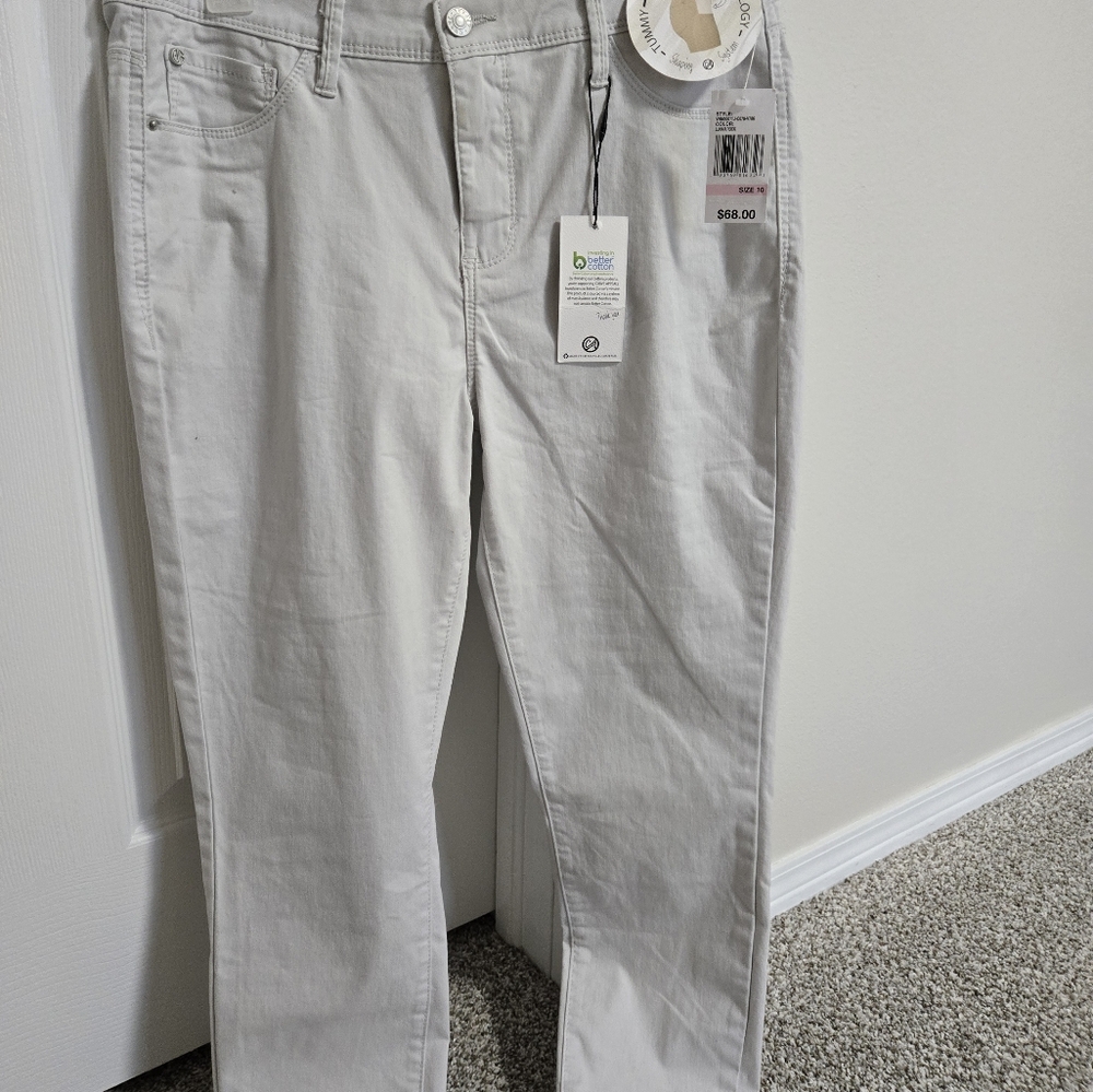Women Curve Appeal Tummy Tucking Technology Tan Jeggings. Size 10 NWT